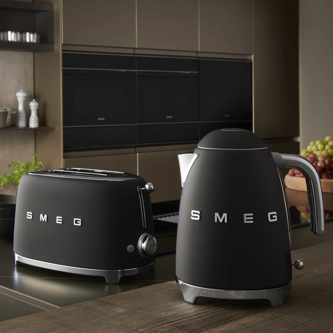 SMEG 50's レトロ 電気ケトル マットブラック 1.7L