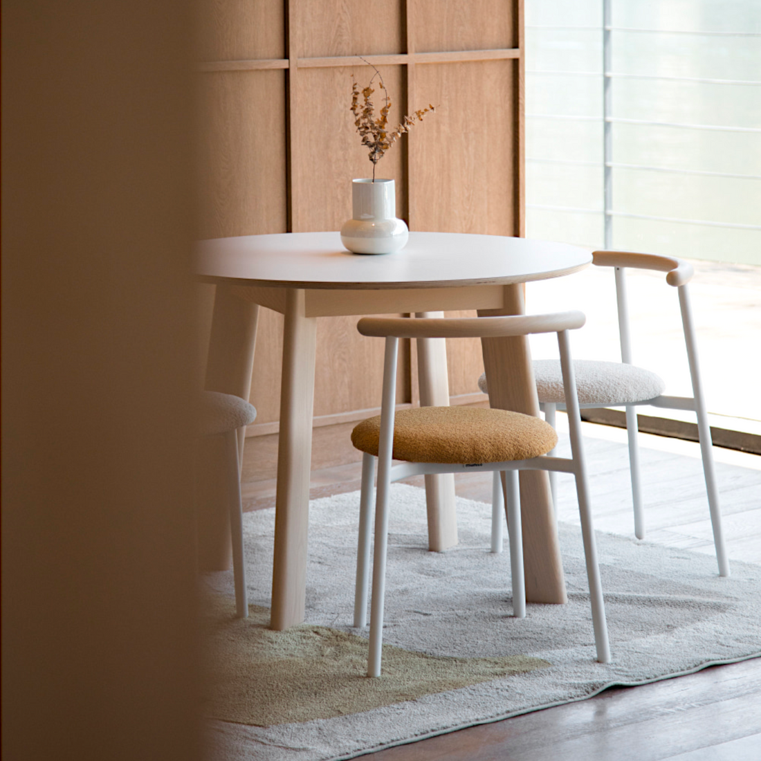 BOW CHAIR