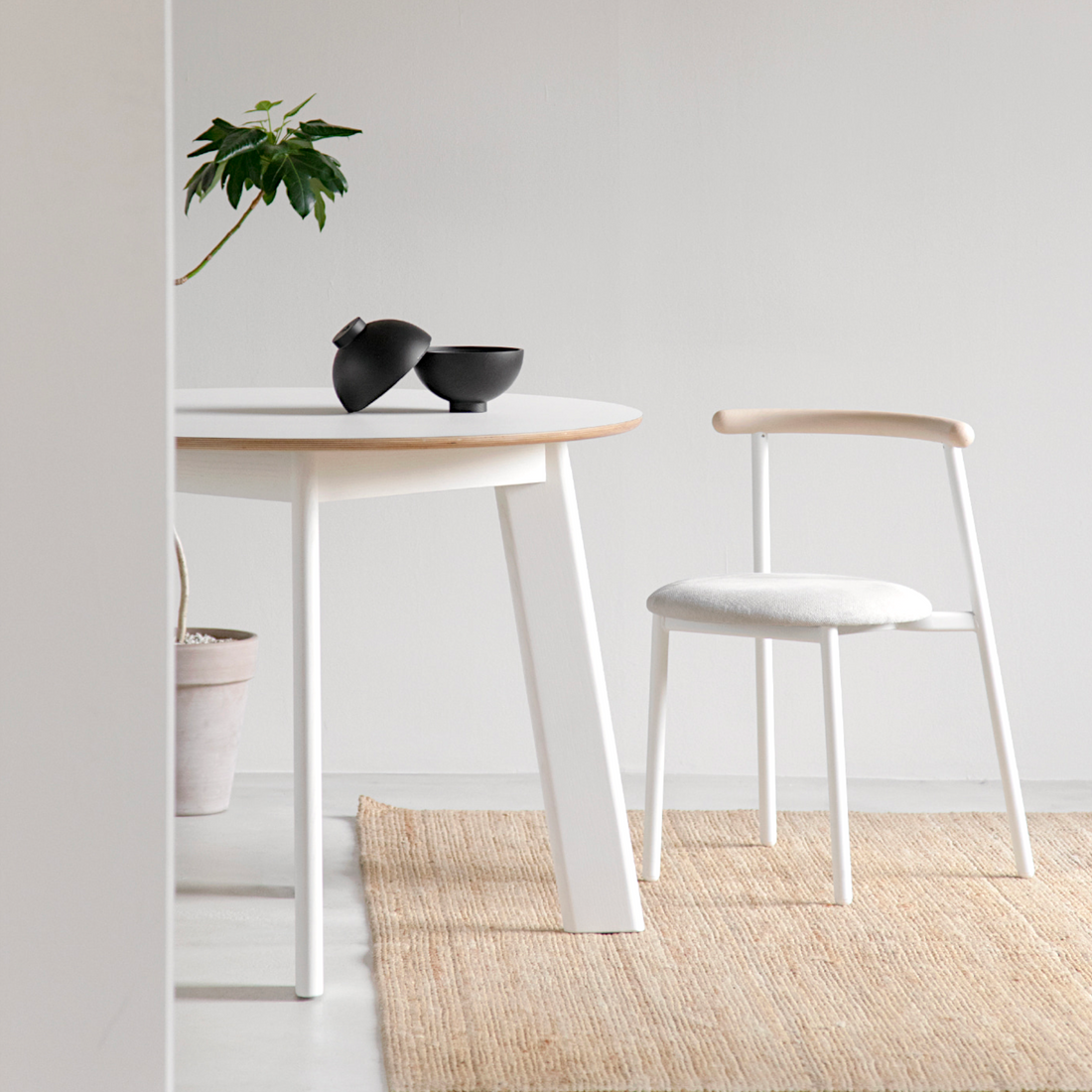 BOW CHAIR