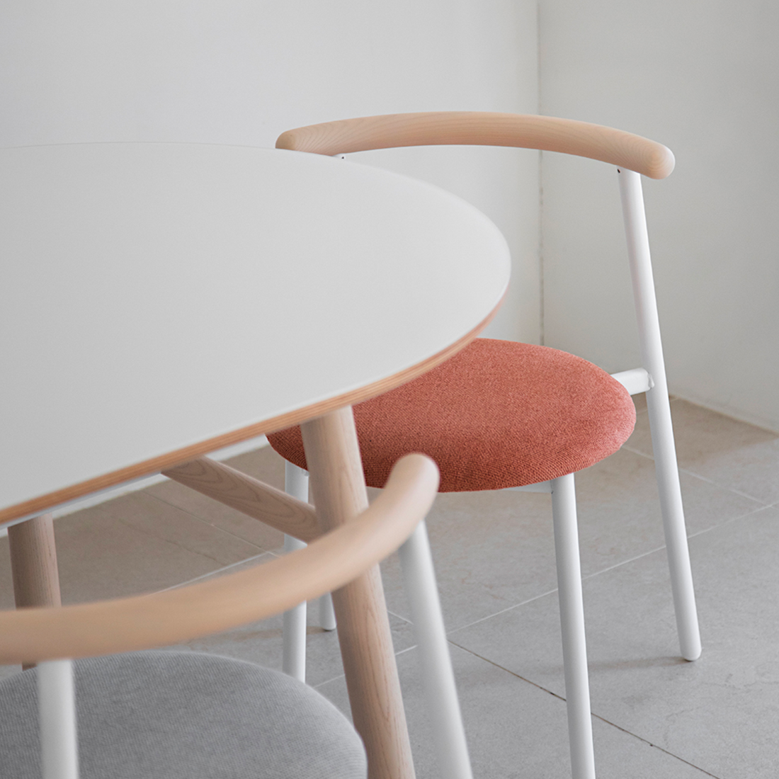 BOW CHAIR