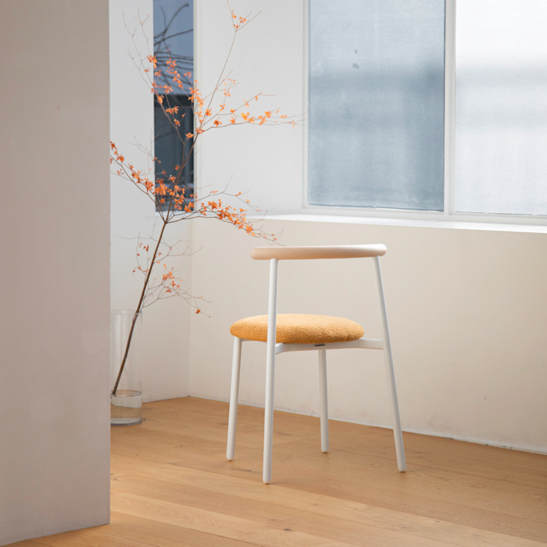 BOW CHAIR