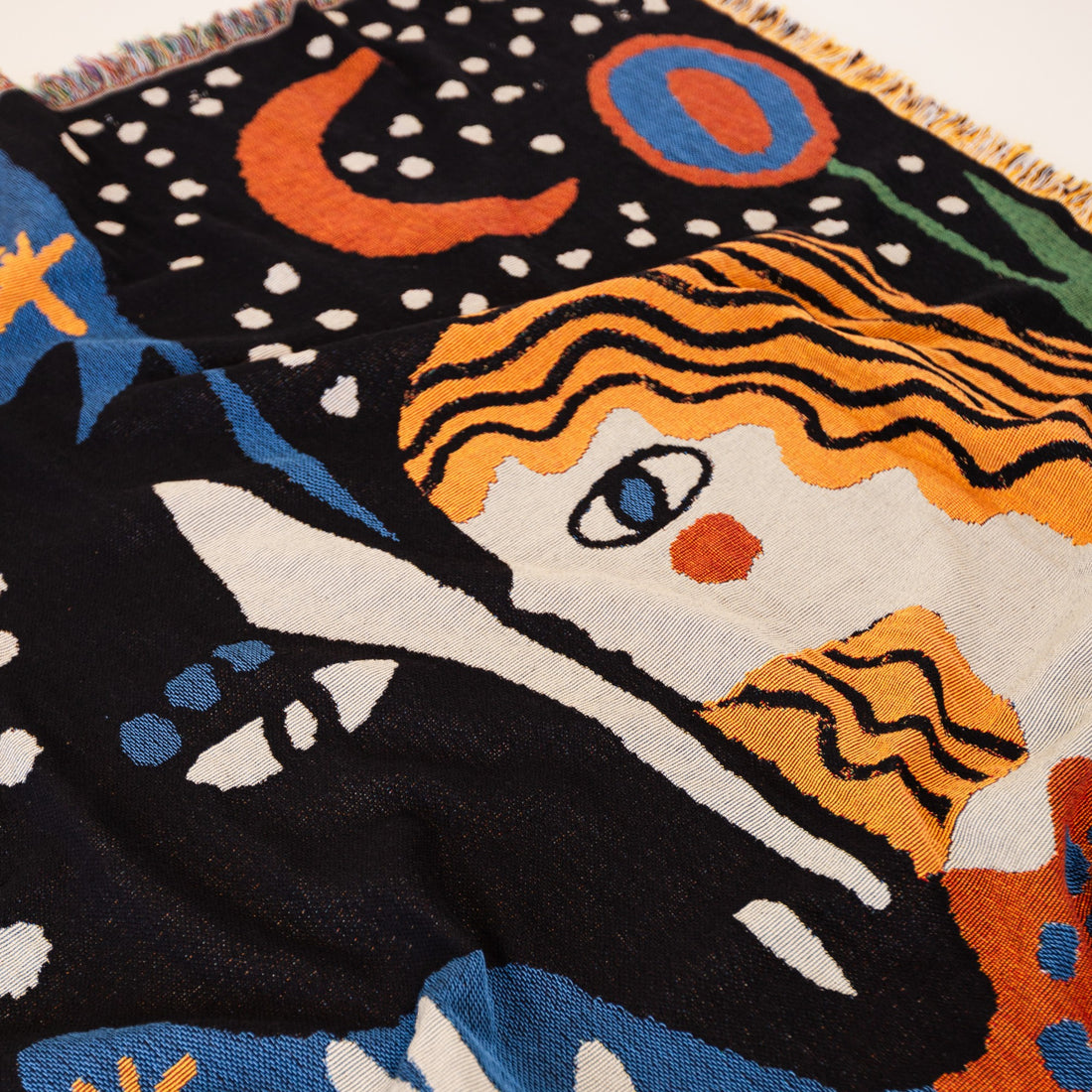 Alma Throw