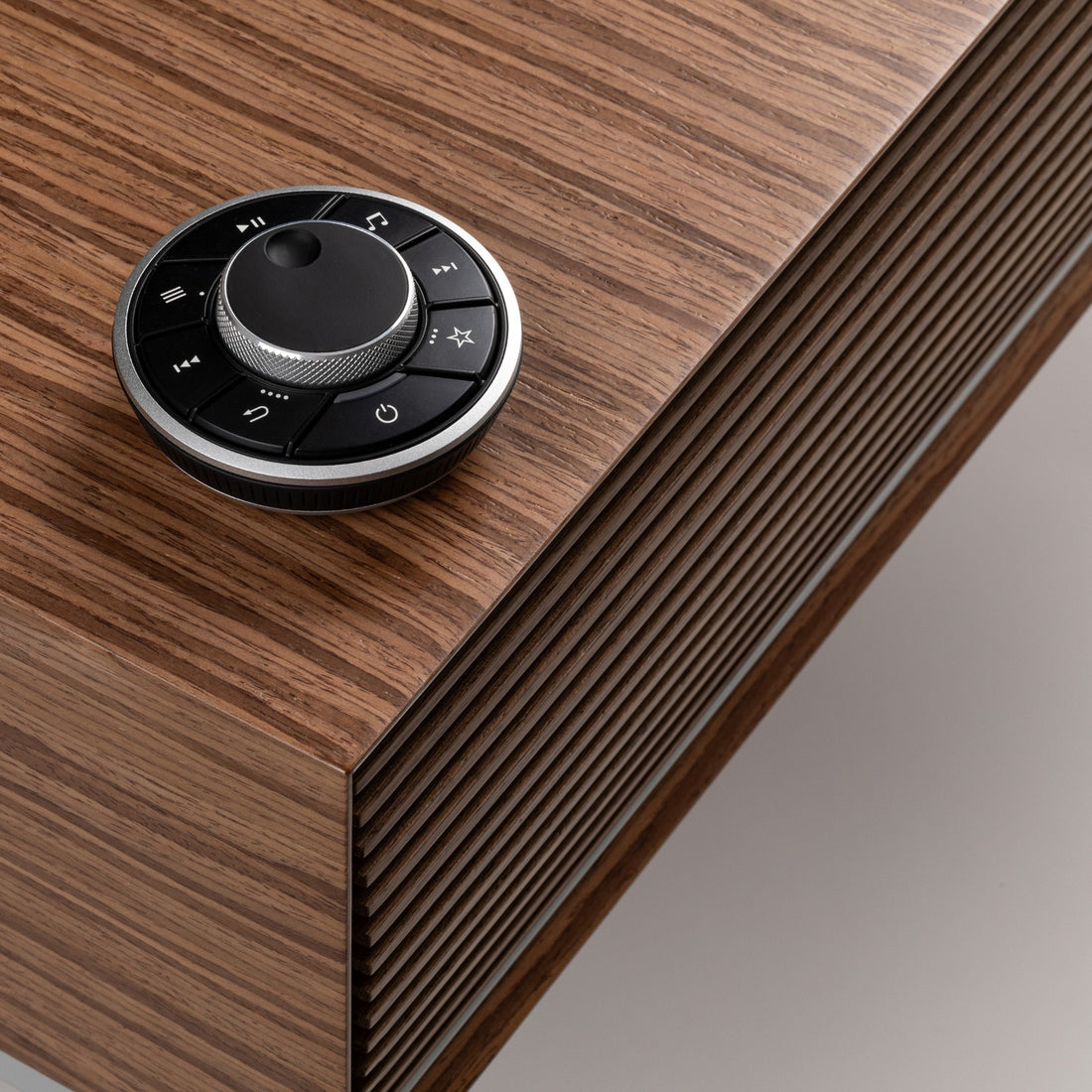 R810 High Fidelity Radiogram