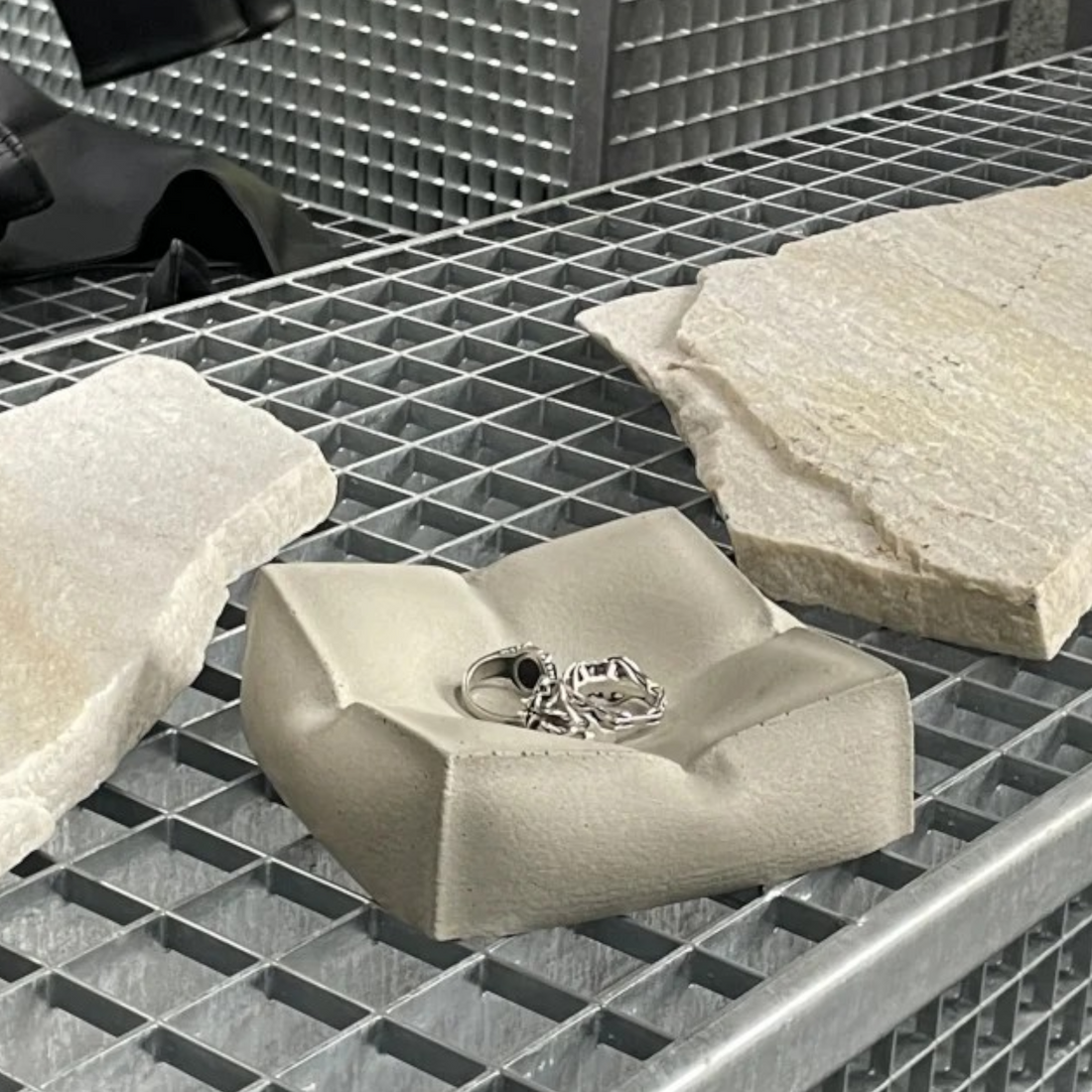 Pillow Tray Raw – Concrete Design Tray