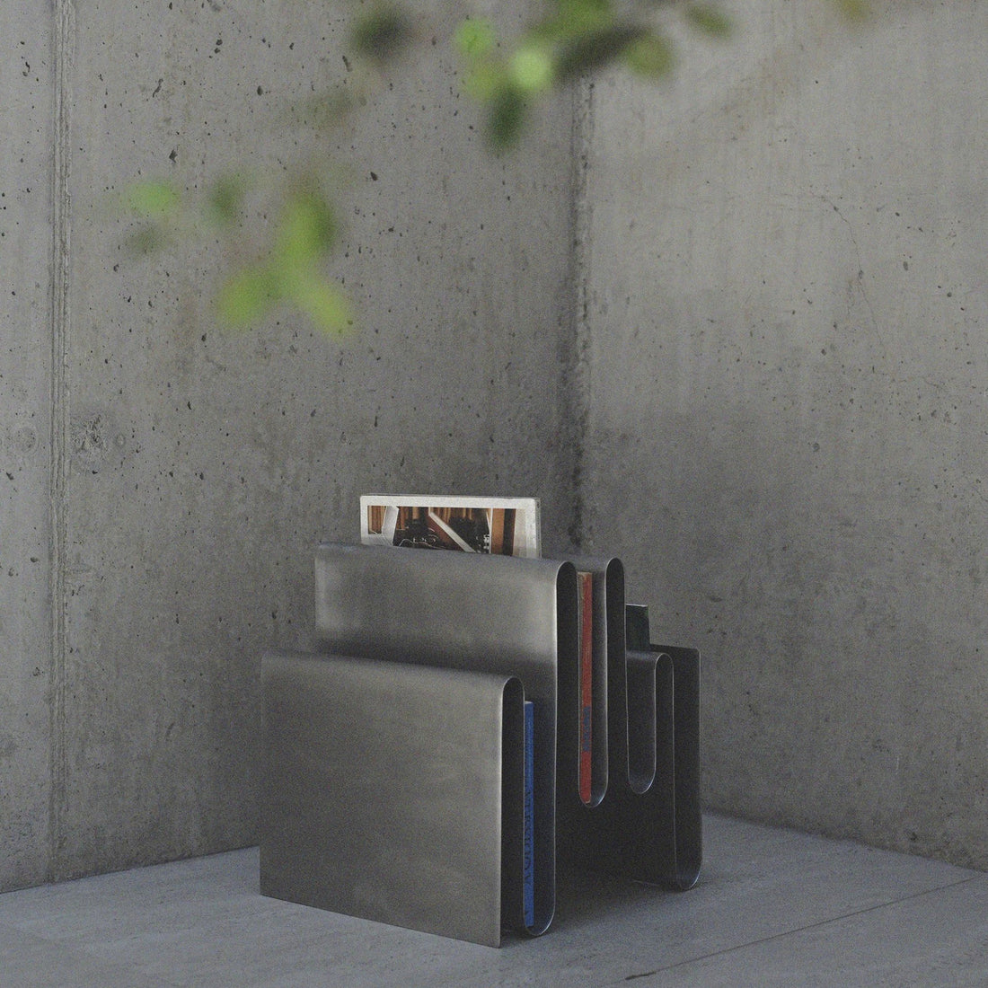 R001-01 – Stainless Steel Magazine Holder