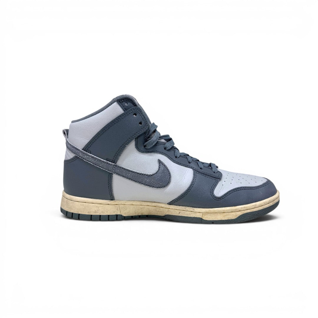 NIKE Dunk High Retro SE Vintage “Light Bone / Tumbled Grey” 28.0cm｜OKUBO MEGANE