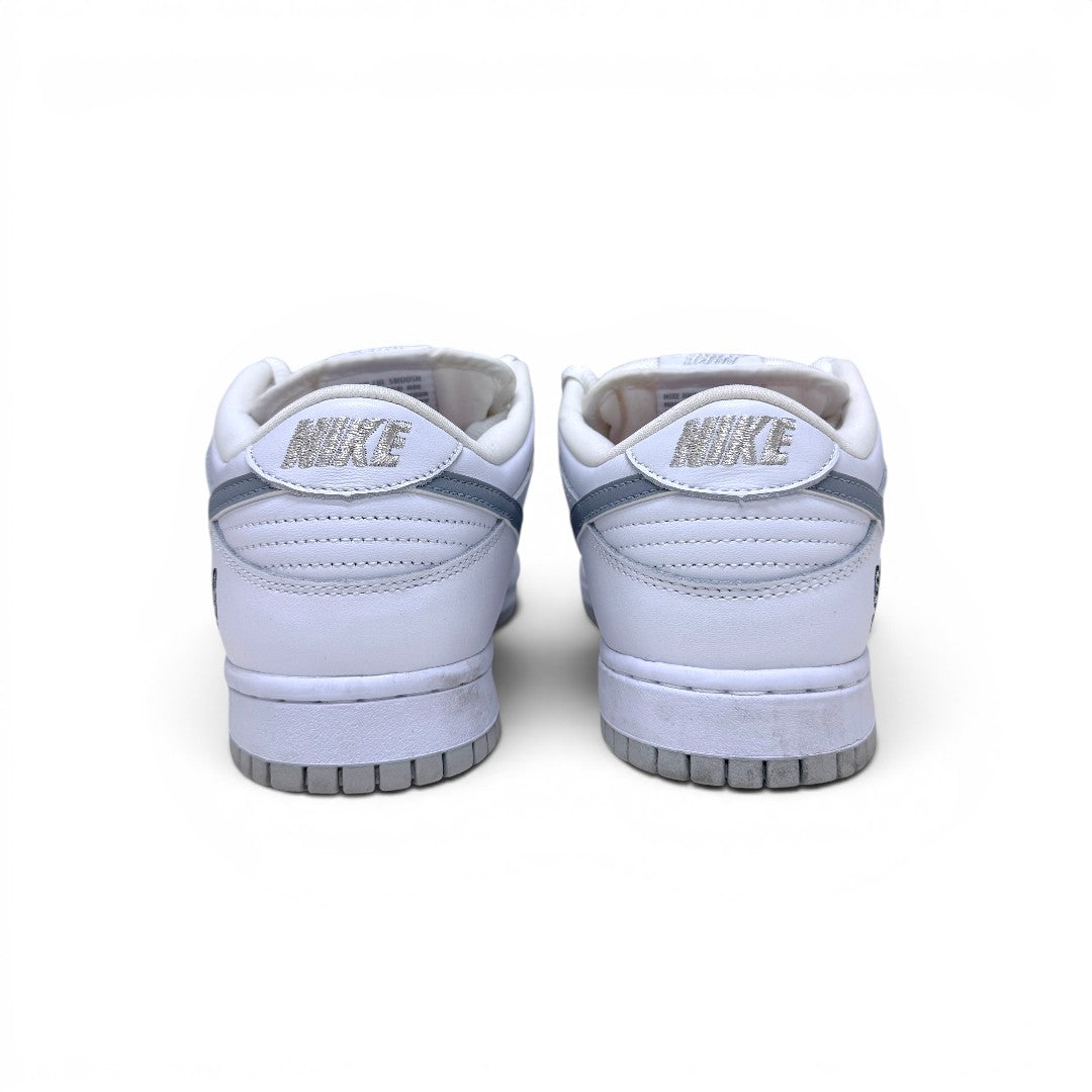 NIKE SB × Supreme Dunk Low OG QS White / Metallic Silver 27.5cm｜OKUBO MEGANE