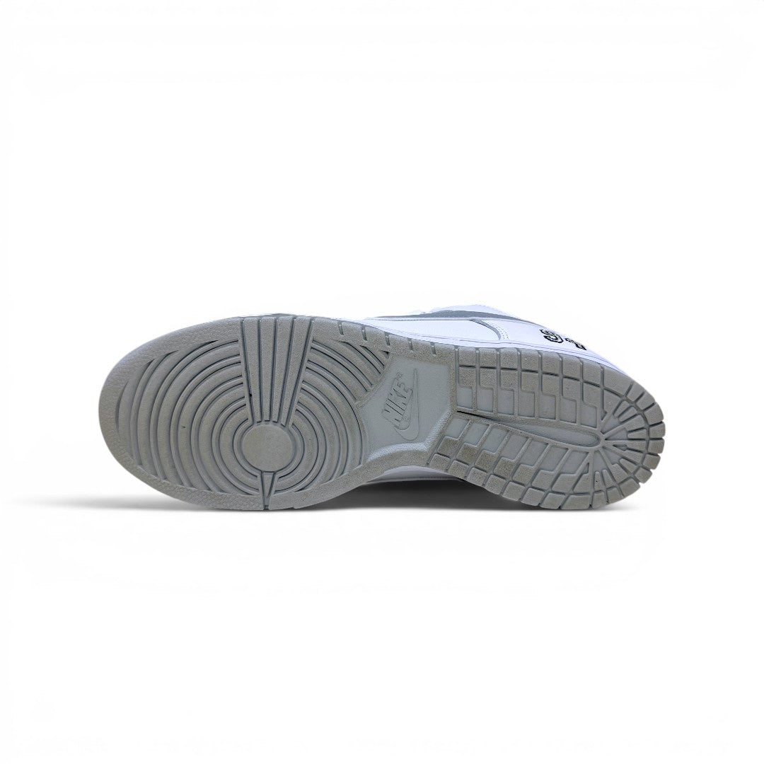 NIKE SB × Supreme Dunk Low OG QS White / Metallic Silver 27.5cm｜OKUBO MEGANE