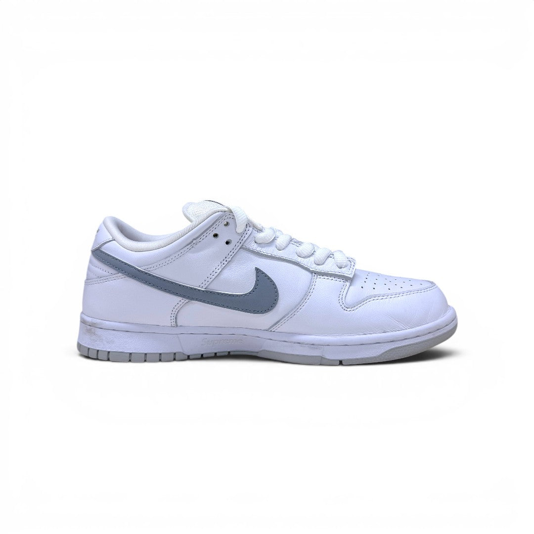 NIKE SB × Supreme Dunk Low OG QS White / Metallic Silver 27.5cm｜OKUBO MEGANE