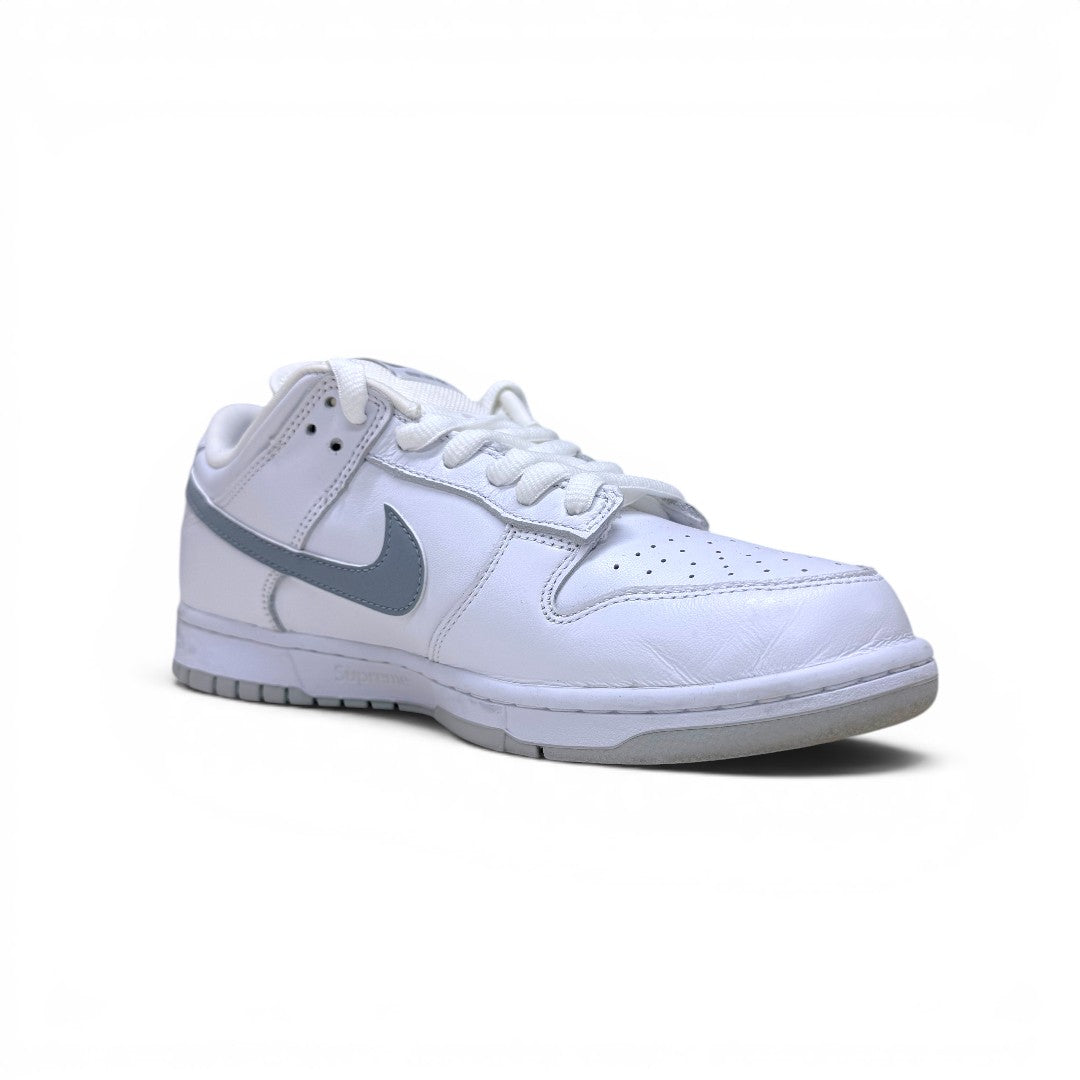 NIKE SB × Supreme Dunk Low OG QS White / Metallic Silver 27.5cm｜OKUBO MEGANE
