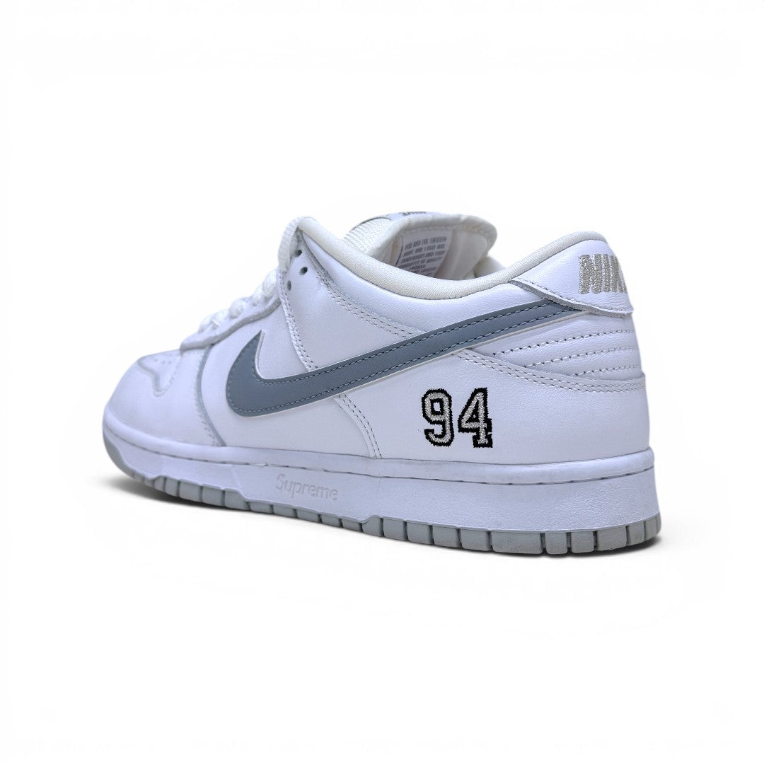 NIKE SB × Supreme Dunk Low OG QS White / Metallic Silver 27.5cm｜OKUBO MEGANE