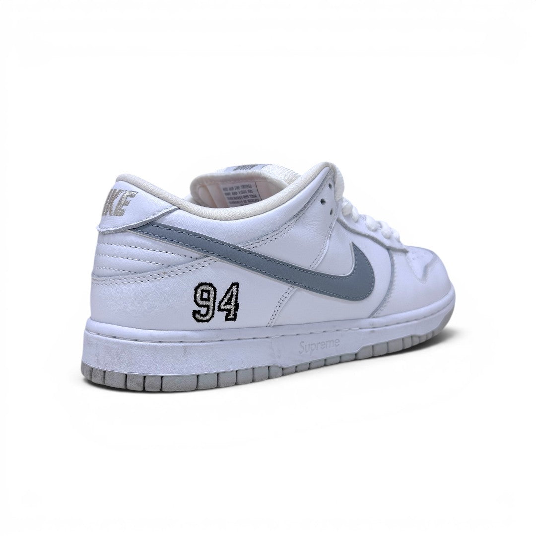 NIKE SB × Supreme Dunk Low OG QS White / Metallic Silver 27.5cm｜OKUBO MEGANE