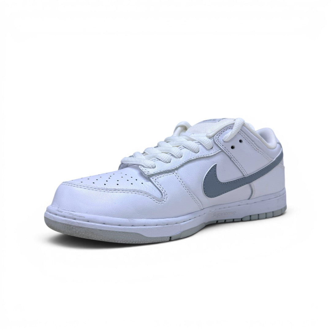 NIKE SB × Supreme Dunk Low OG QS White / Metallic Silver 27.5cm｜OKUBO MEGANE