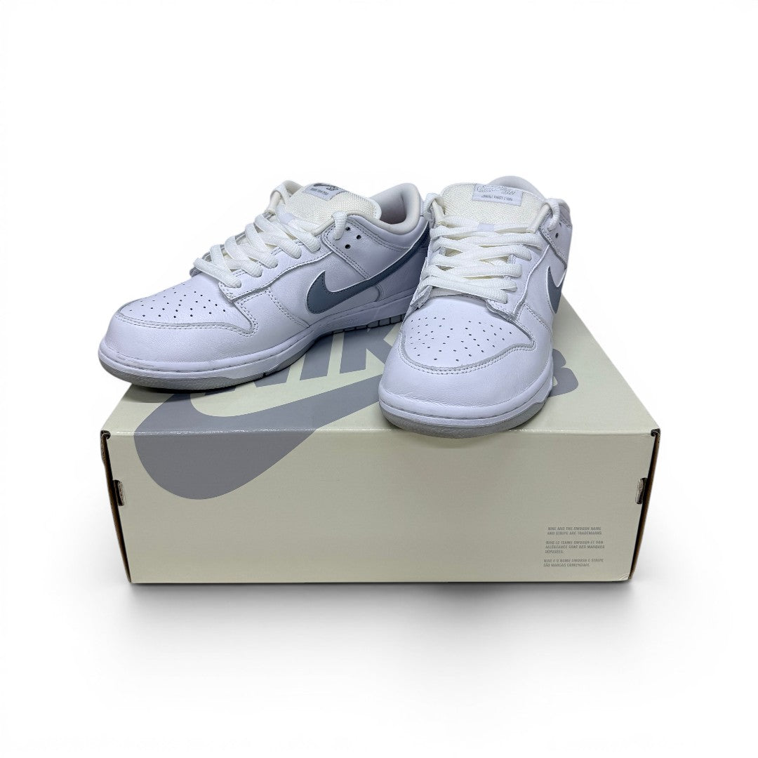 NIKE SB × Supreme Dunk Low OG QS White / Metallic Silver 27.5cm｜OKUBO MEGANE