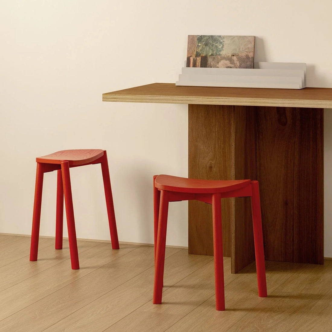 Tars Stool Ash Red