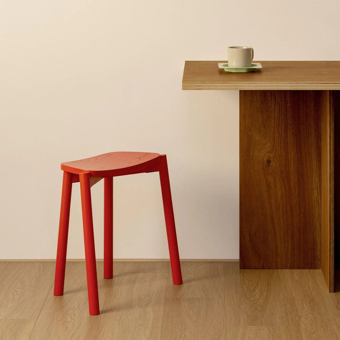 Tars Stool Ash Red