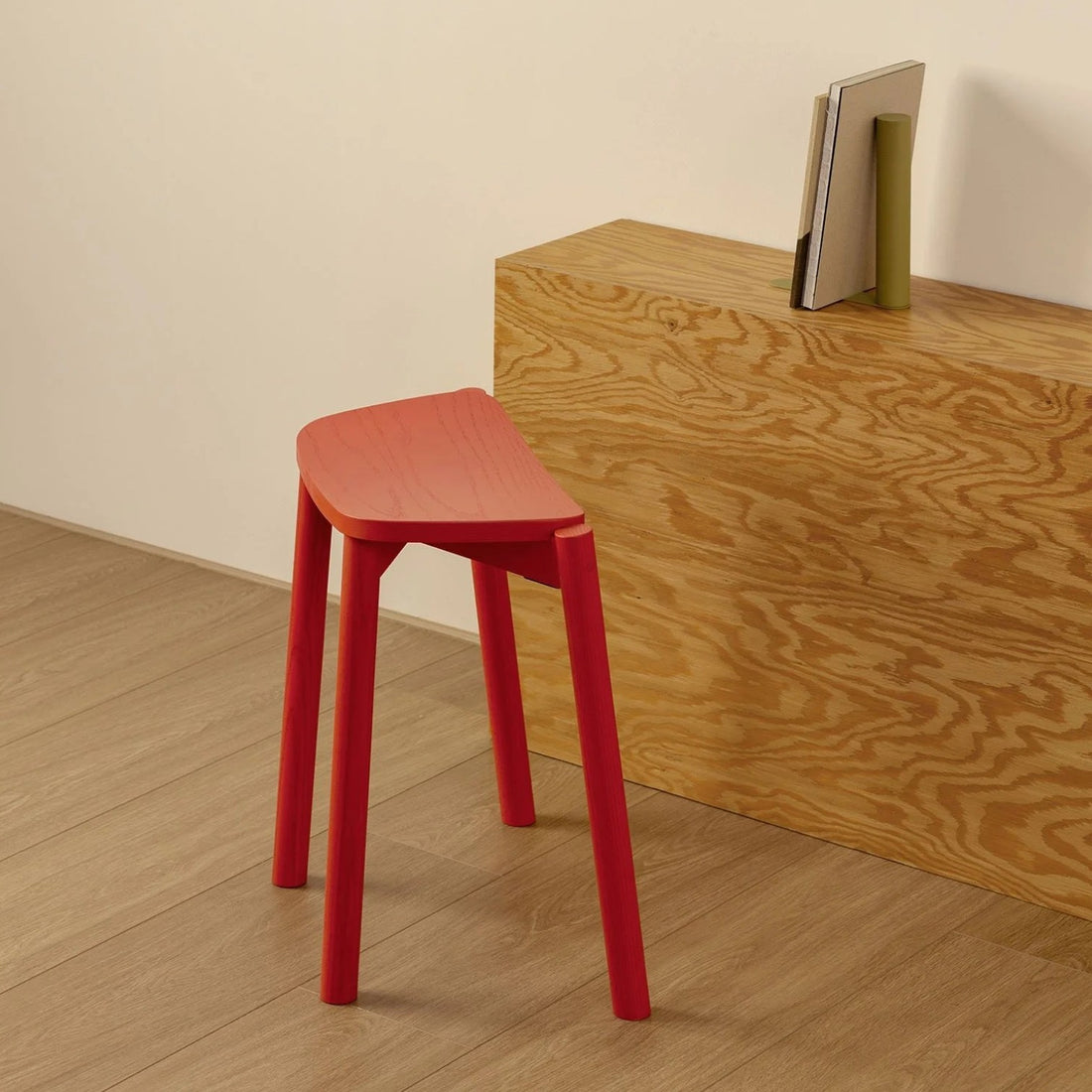 Tars Stool Ash Red