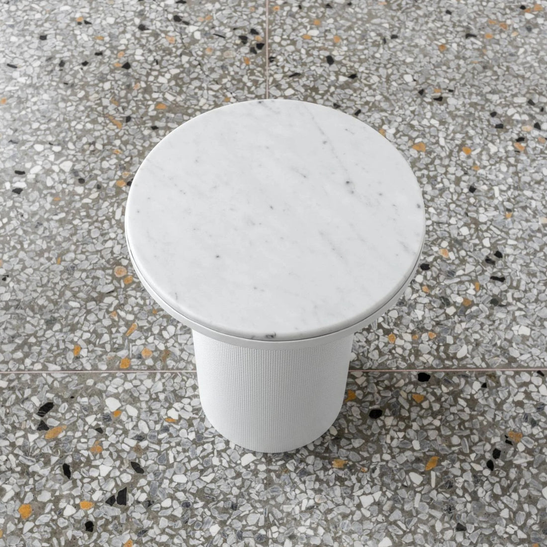 Pedestal Table White / Carrara