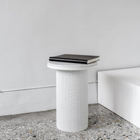 Pedestal Table White / Carrara