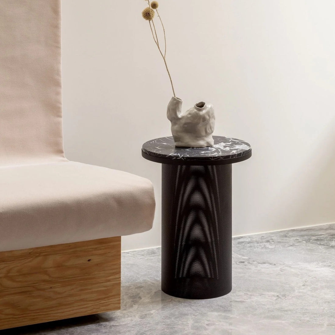 Pedestal Table Black / Marquina