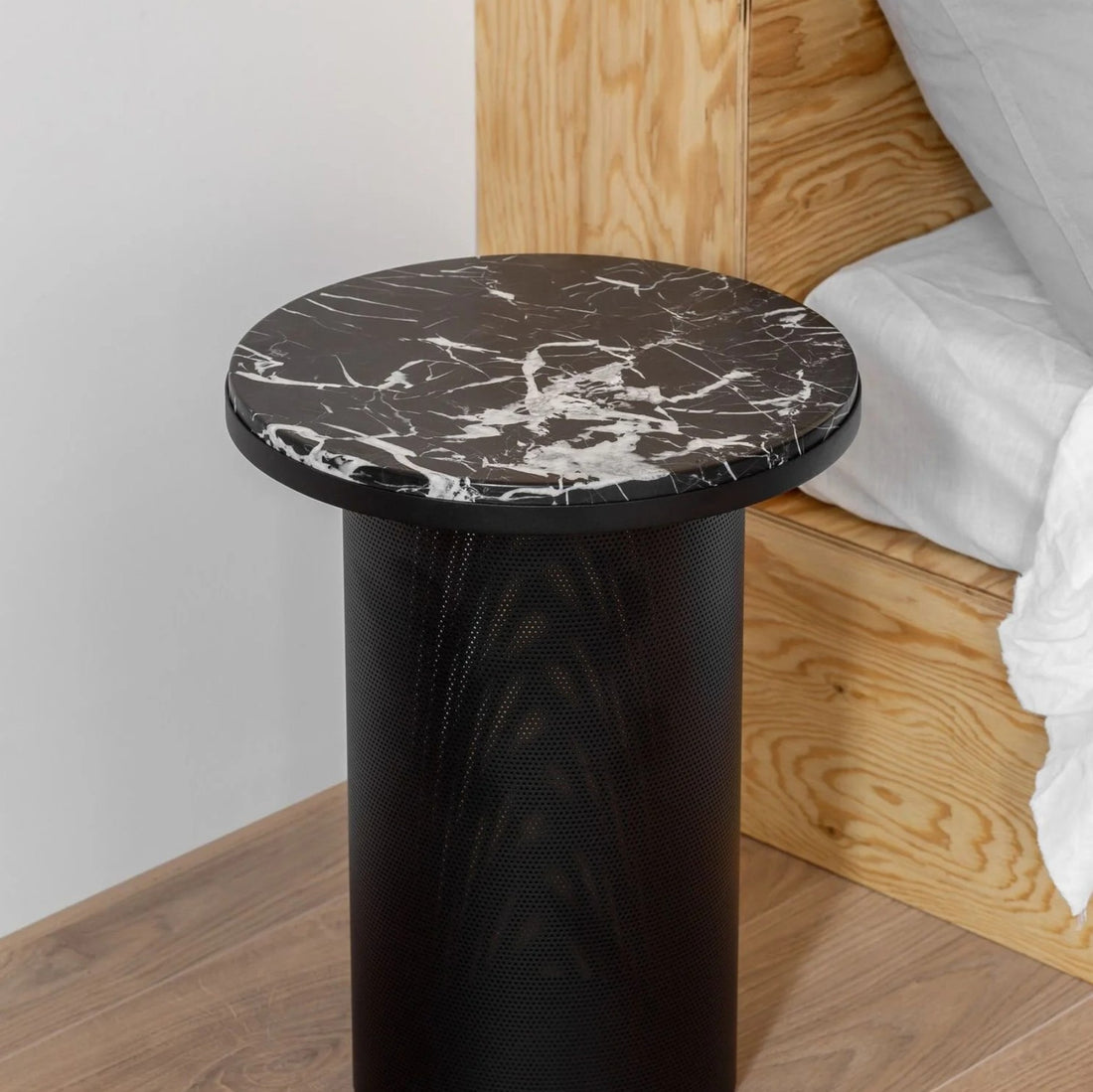 Pedestal Table Black / Marquina