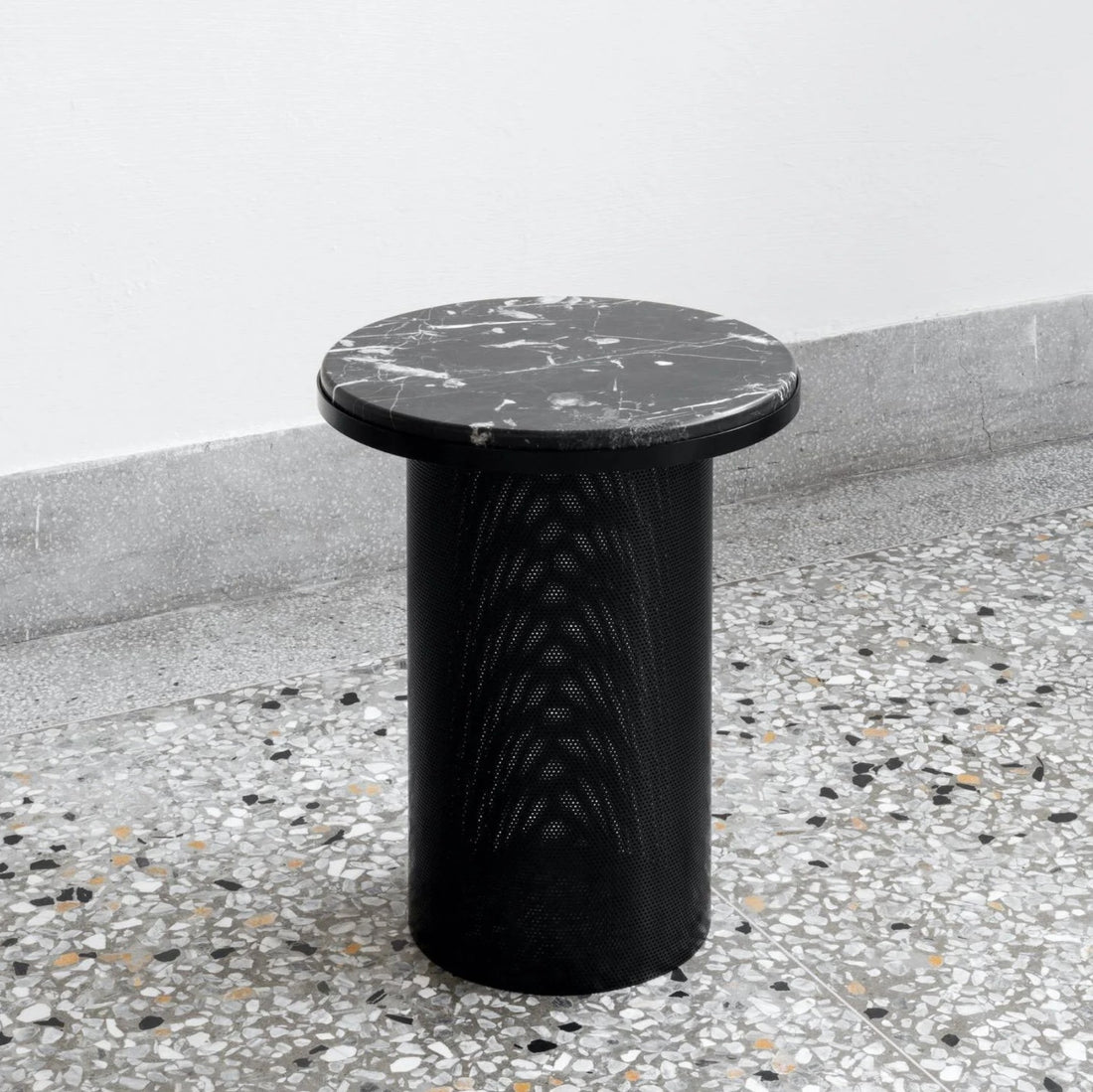Pedestal Table Black / Marquina