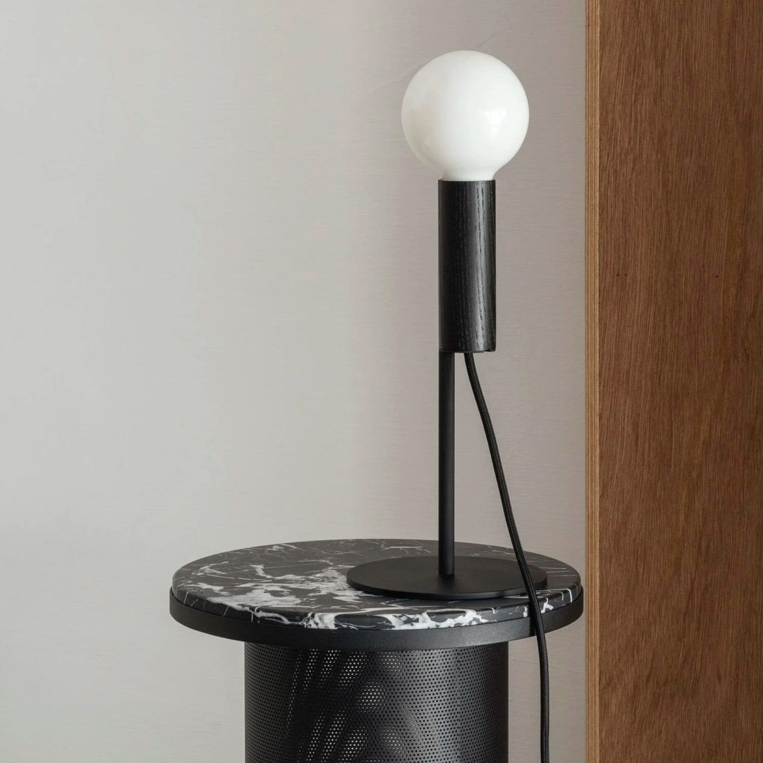 Pedestal Table Black / Marquina