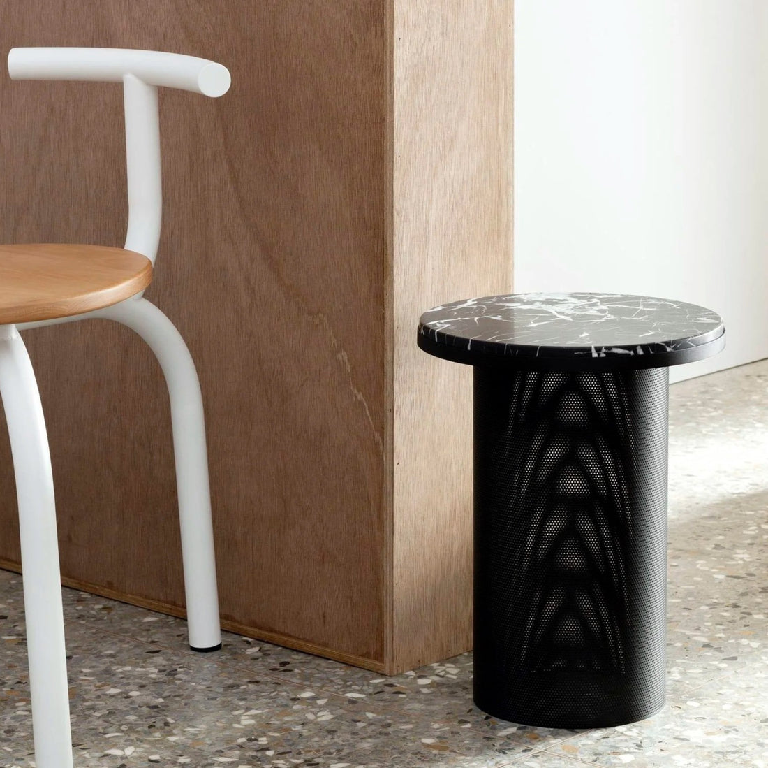 Pedestal Table Black / Marquina