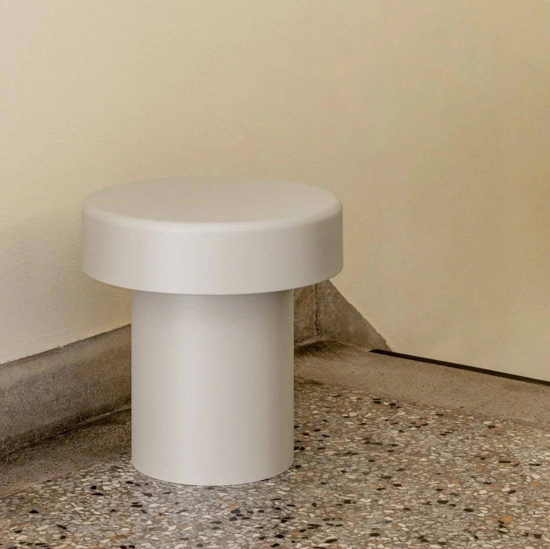 Edge Table – Light Grey