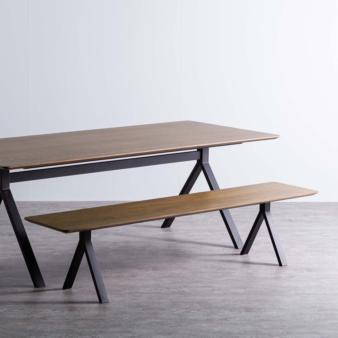 SMOKED OAK × IRON BENCH FORK LEG