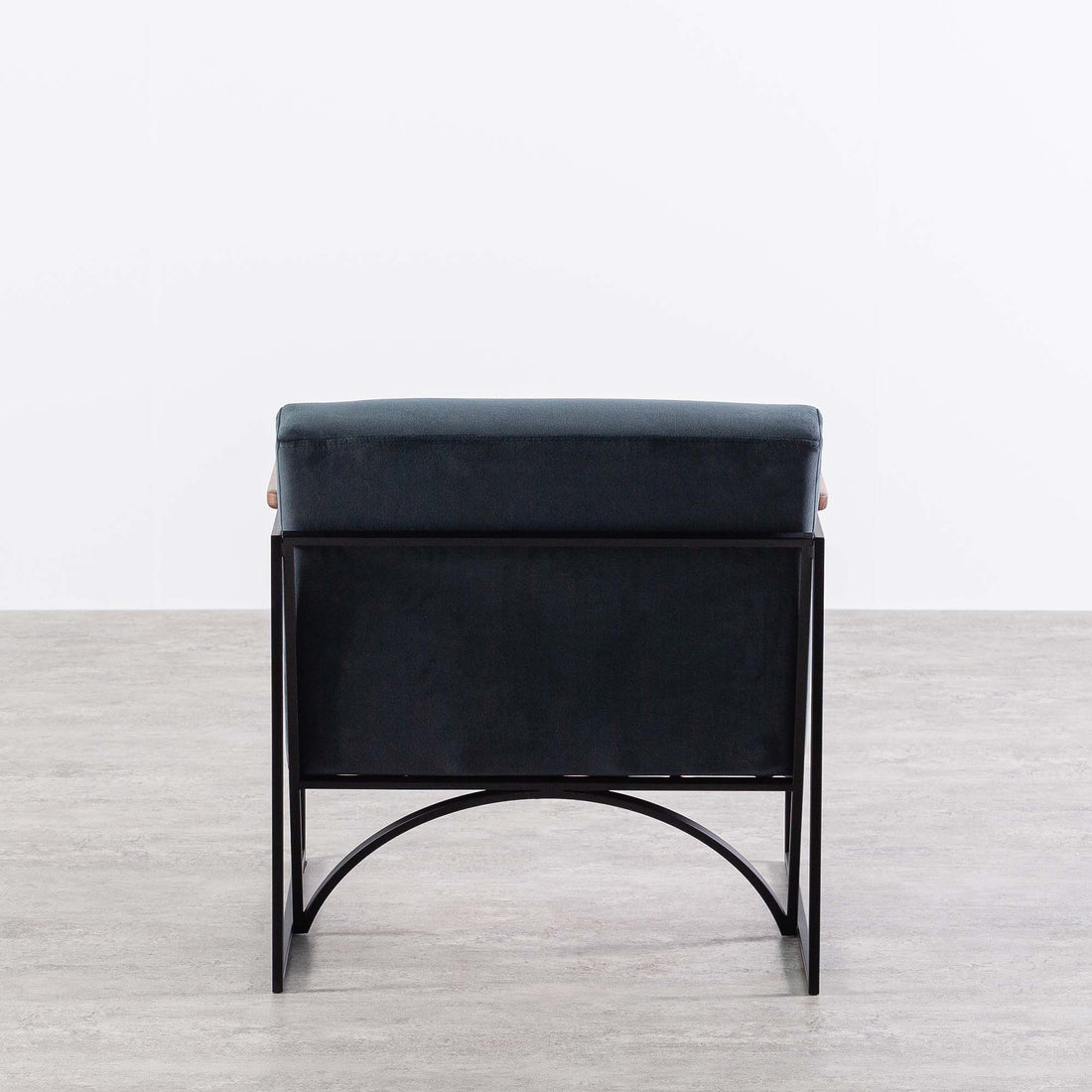 LOUNGE CHAIR