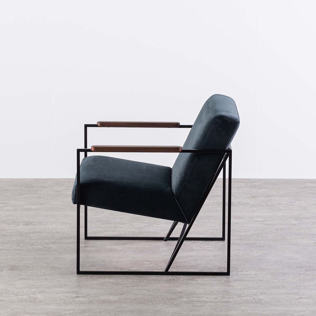 LOUNGE CHAIR